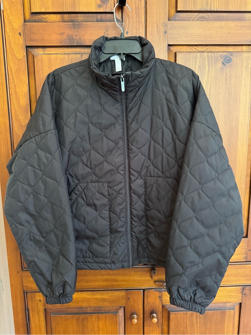 Zella Size Large Oversized Black Quilted Puffer SHORT Jacket with Pockets. NWOT